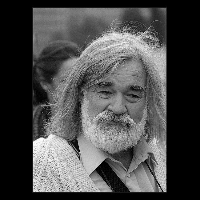 * POULIČNÍ PORTRÉT *