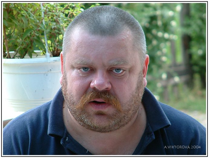 že tě kousnu