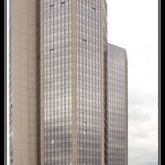 Hotel? Věž? Parkoviště pro turisty?