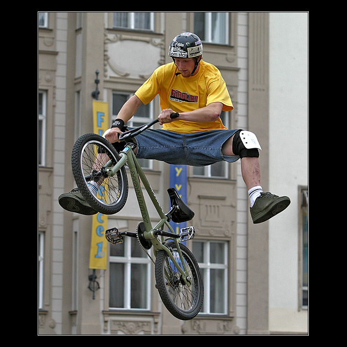 <b>* Drtivý dopad *</b>