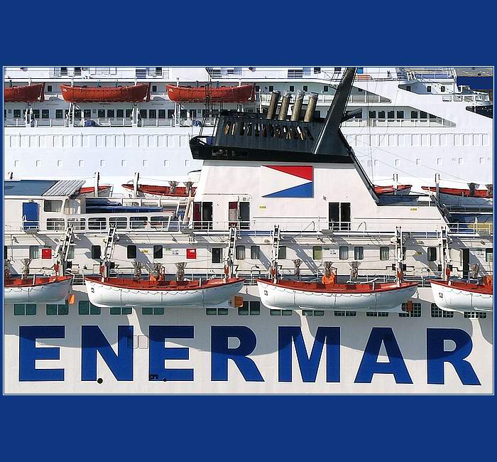 <b>boats close up</b>