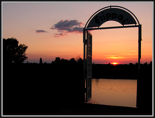 Západ slnka pri Váhu