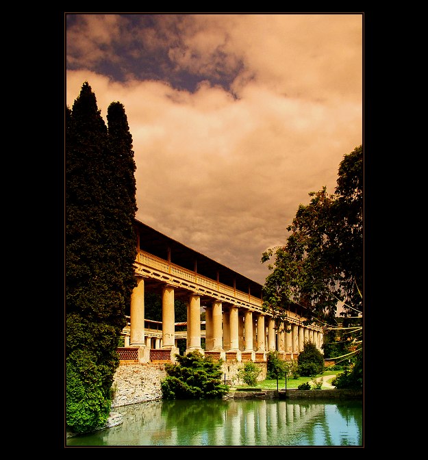 = Nedělní kolonádou =