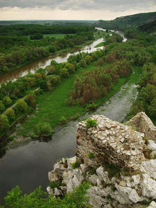Turistický Děvín - Mokré podhradí