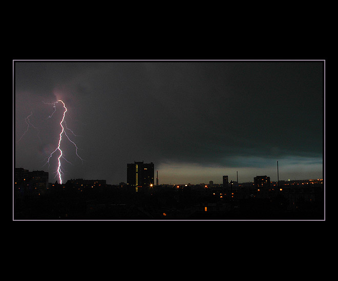 Stahují se mračna...