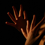 ...tieň ťa oblečie...