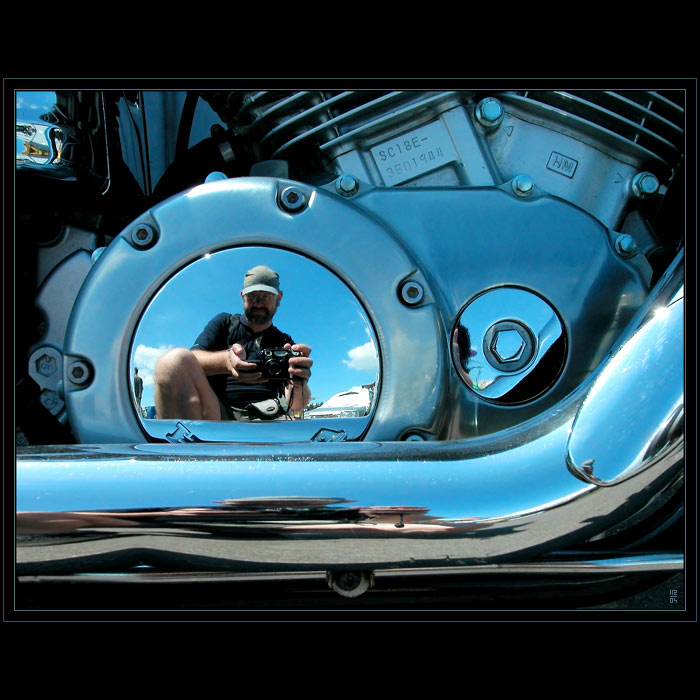 <b>...krásná chladná ocel...</b><br>Harley na Truck Show...<hr><b>