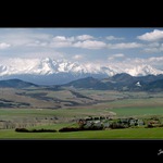 <b> Dedinka v údolí - vo farbe </b>