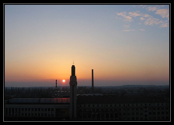 Sedm minut po sedmé ze sedmého patra...