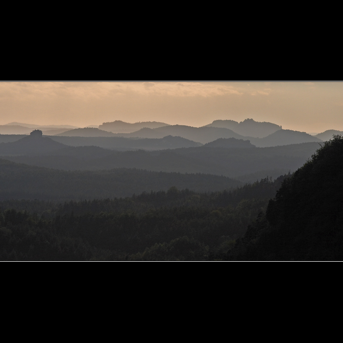 <b>* Za devatero horami *</b>