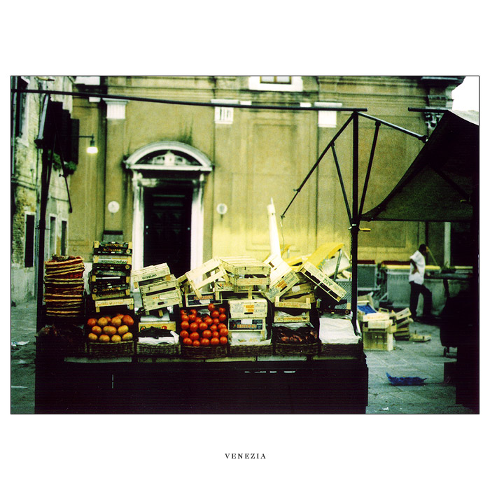 <i><b>supermarketová</b></i>