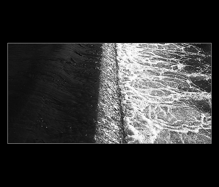 <b>..:: BLACK / WHITE II::..</b>