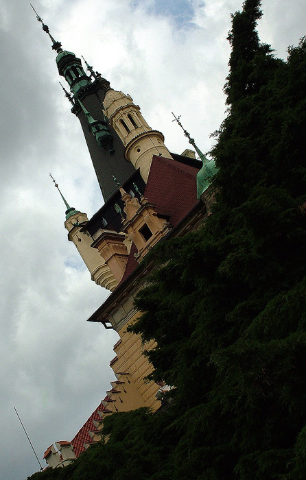 <b>Mračna nad </n>Průhonickým zámkem</b>