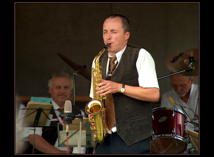 saxofonista <B><BR>