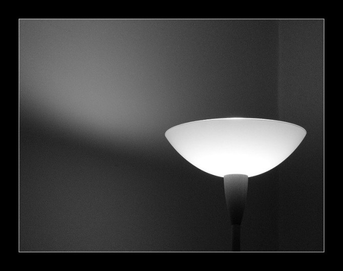 jenom lampa v koutě...