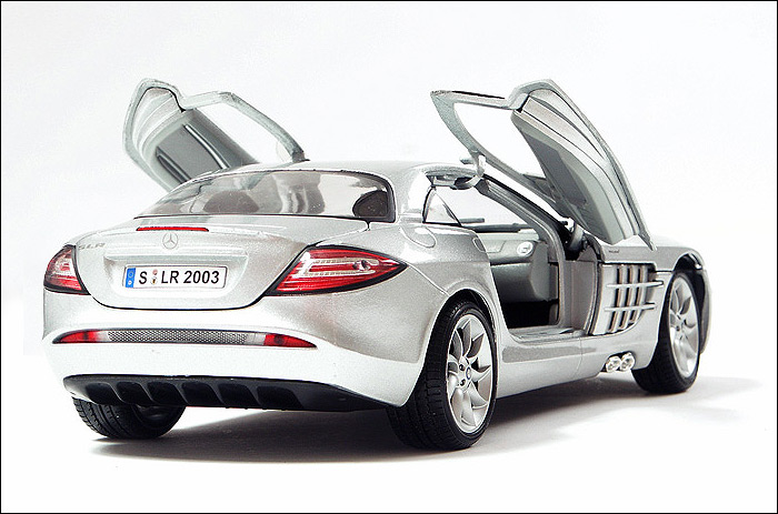 <b>..:: Mercedes-Benz SLR McLaren IV ::..</b>