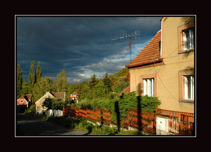 Mraky táhnou
