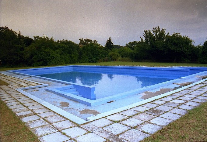 Ráno pri bazéne