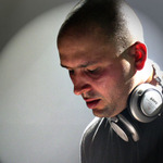 <b>DJ</b> IN AXN