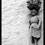 Jakási socha na zdi