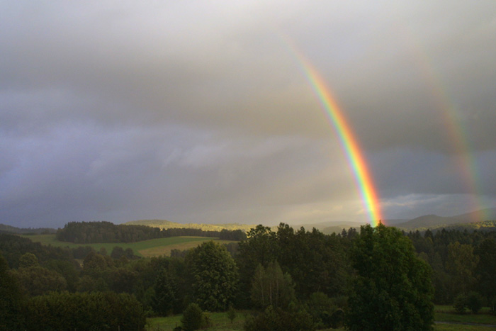 Duha na skalinach