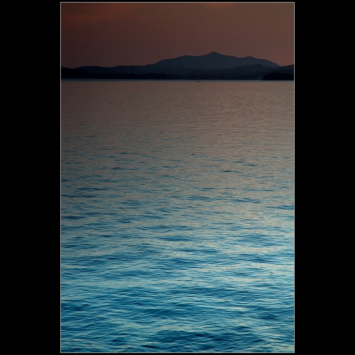 ...tam někde v dáli je Tirana...