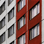 sedivy testo s cervenym pruhem