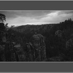 Pod temnými mraky <b>v Prachovských skalách</b>