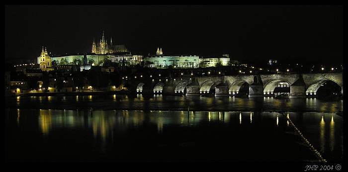 <B>-NOČNÍ HRADČANY-<Br>