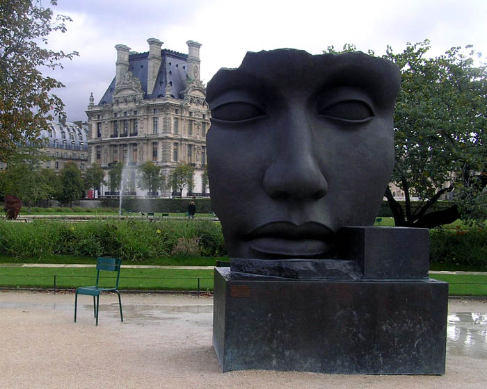 La face devant Louvre