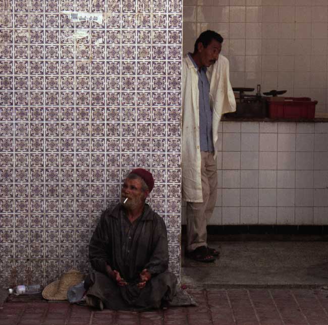 Tunis-žebrák-prodavač