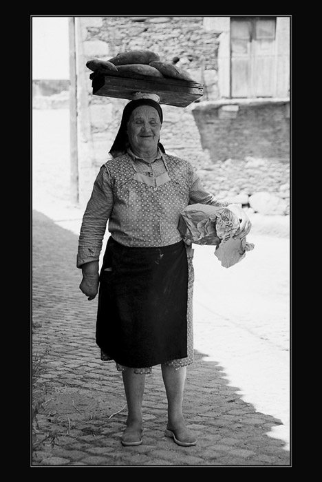 Ekvilibristika s chlebem na hlave