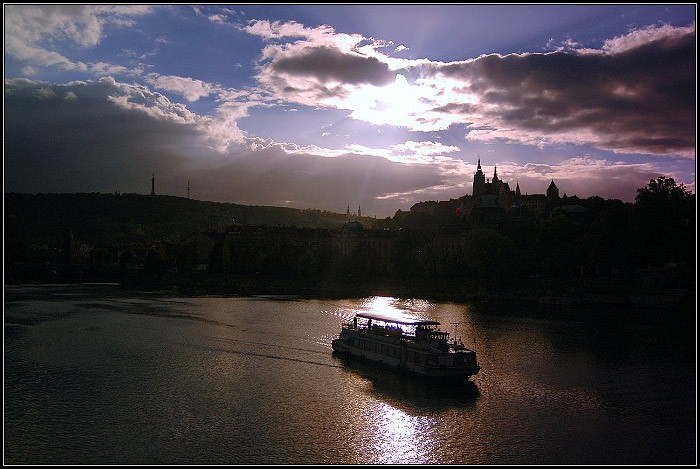  <b>POSLEDNÍ PLAVBA...<HR></b><b>
