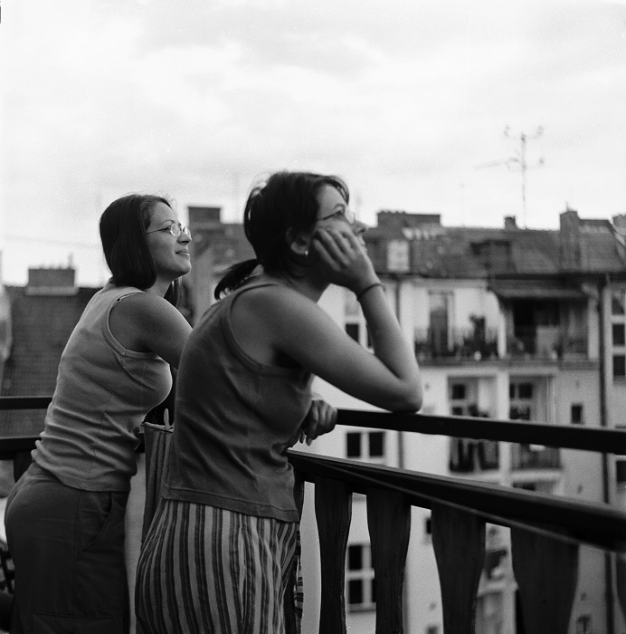 Vzpominka na leto, balkon a spolubydlici