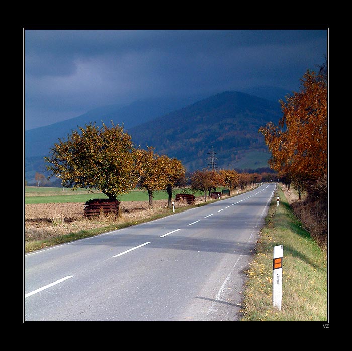 V horách je tma...