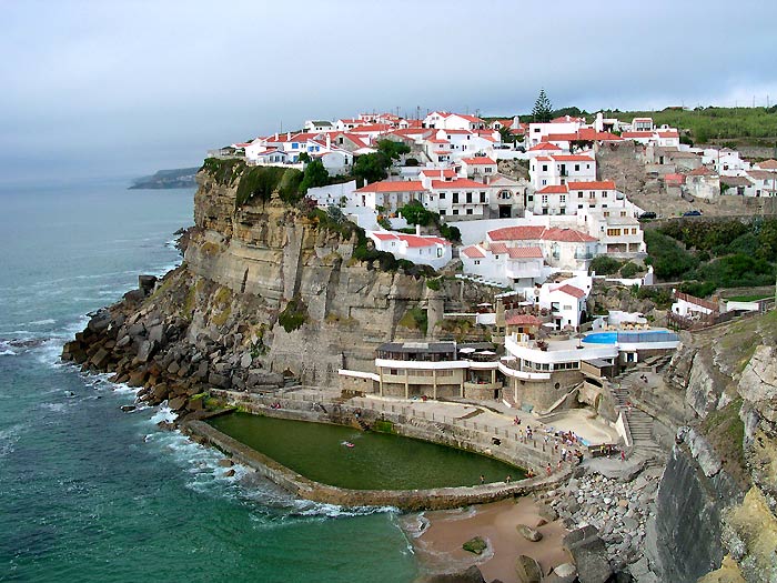 Městečko na útesu