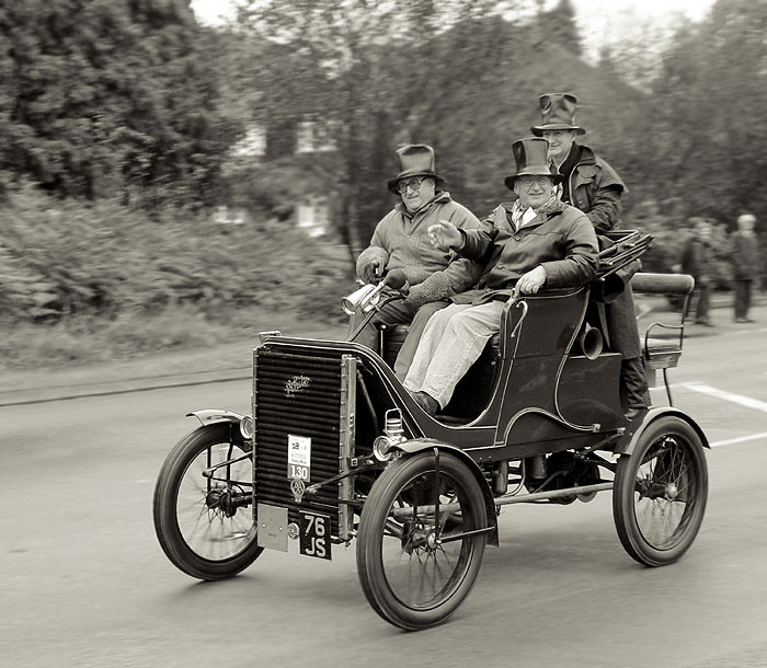 Ať se práší za kočárem