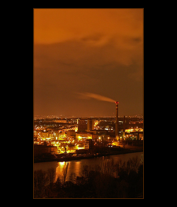 <b>Industrial night</b>