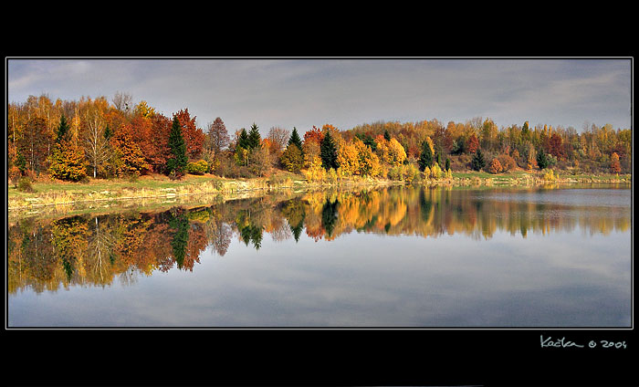 ..podzimní jezero..