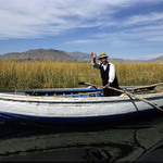 rybář na jezeře Titicaca, Peru