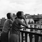 Vzpominka na leto, balkon a spolubydlici