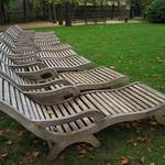 Lehátka v parku Rodinova muzea