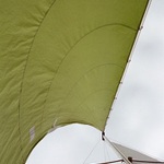 Vítr plachtoví vzdouvá