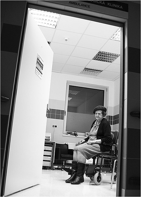 <b>Sama se svými obavami...</b>