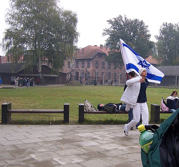 Osvětim před vstupem, no comment