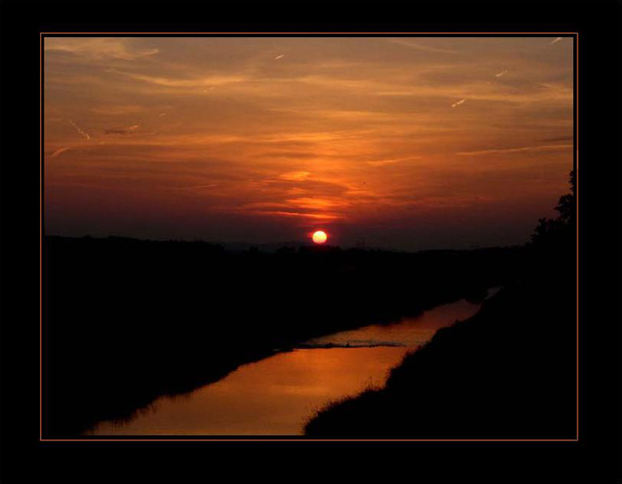 Slunce nad řekou