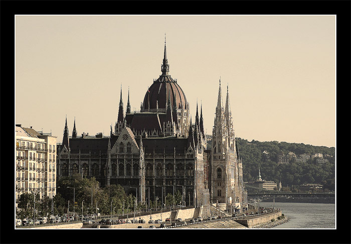 <font color=red><b>....BUDAPEŠŤ  lll...</b><font color=black>