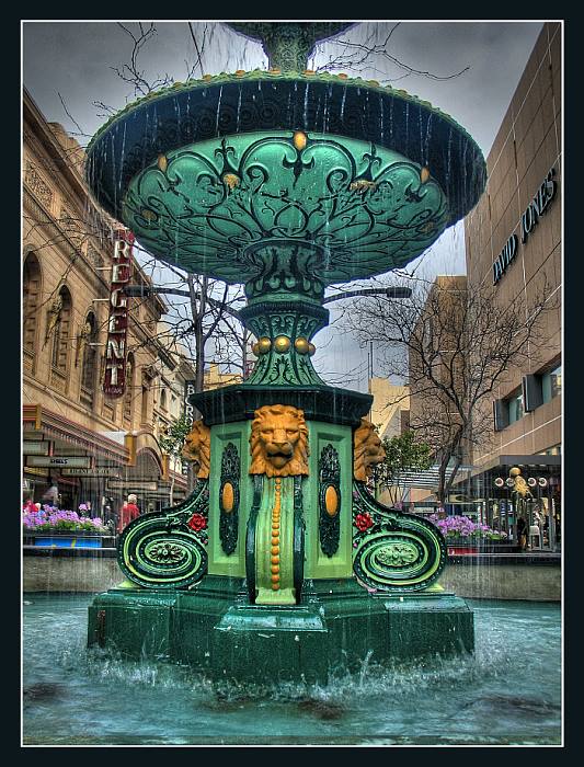 Kašna na hlavní třídě