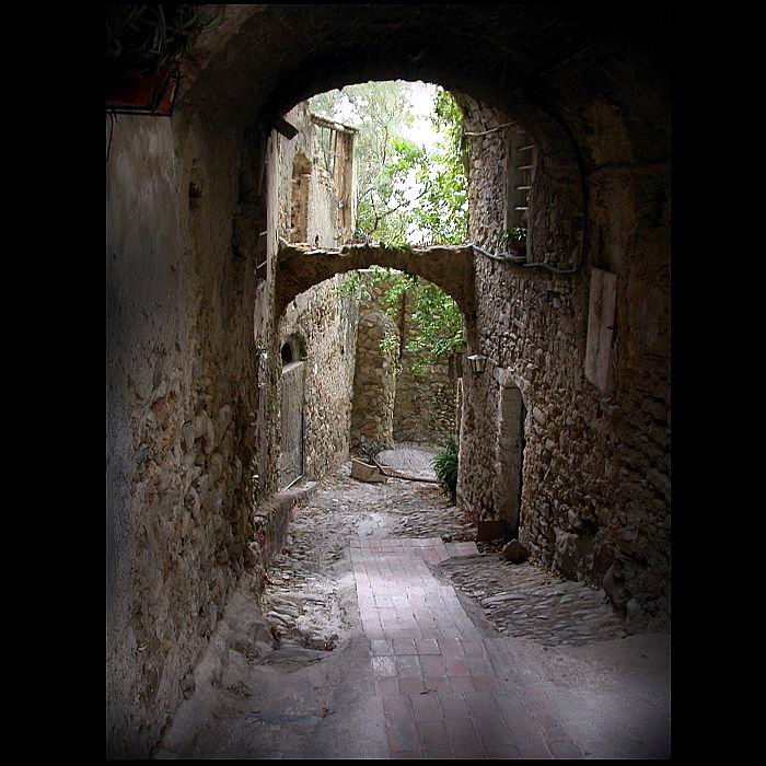 Walking to BUSSANA VECCHIA