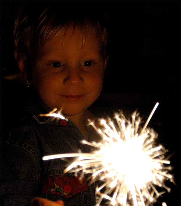 Holčička s prskavkou